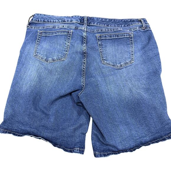 Torrid Denim Shorts Women 20 Blue Distressed Stretch Casual Plus Size Cotton - Picture 2 of 6